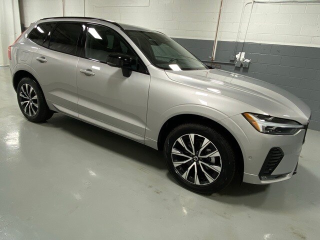 2025 Volvo XC60 Plus photo 4