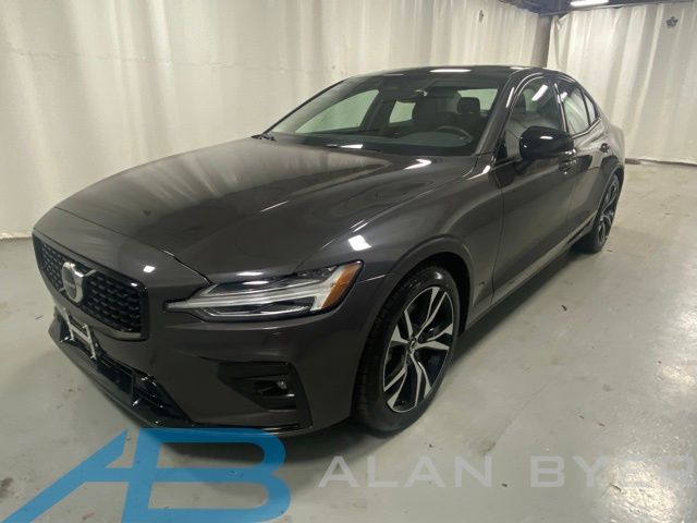 2025 Volvo S60 B5 Core Dark AWD's photo