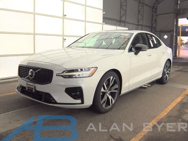 2025 Volvo S60 B5 Core Dark AWD's photo