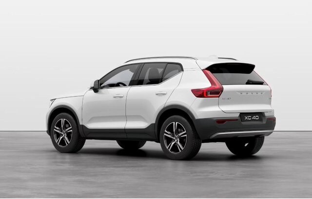 2025 Volvo XC40 Core photo 2