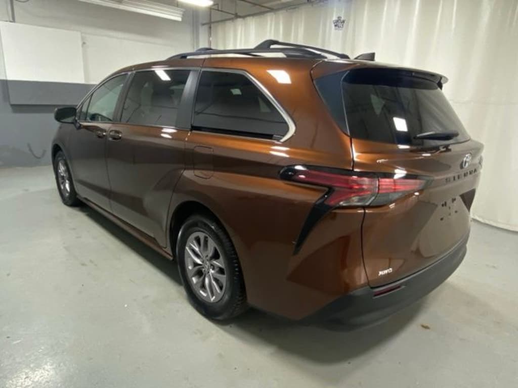 Used 2022 Toyota Sienna LE Minivan/Van