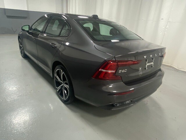 2025 Volvo S60 B5 Core photo 2