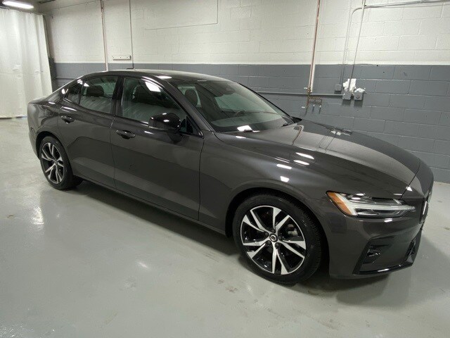 2025 Volvo S60 B5 Core photo 4