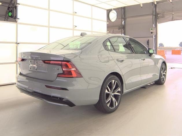 2025 Volvo S60 B5 Core photo 4