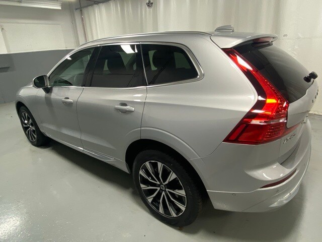 2023 Volvo XC60 B5 Plus photo 2