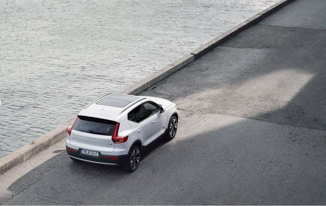 2025 Volvo XC40 Plus - Photo 8