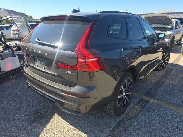2025 Volvo XC60 B5 Plus photo 2