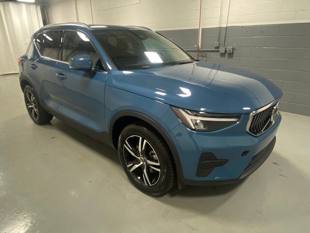 2025 Volvo XC40 Core photo 4