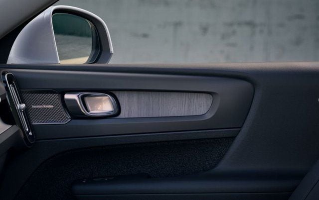 2025 Volvo XC40 Plus - Photo 11
