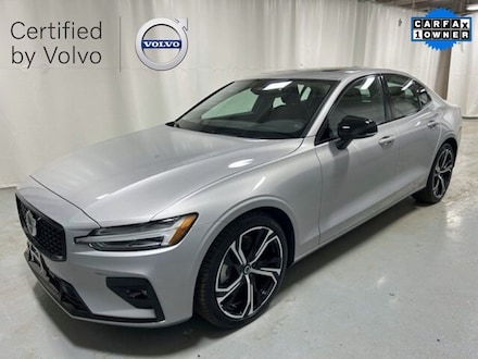 2024 Volvo S60 B5 Core Dark Theme Sedan