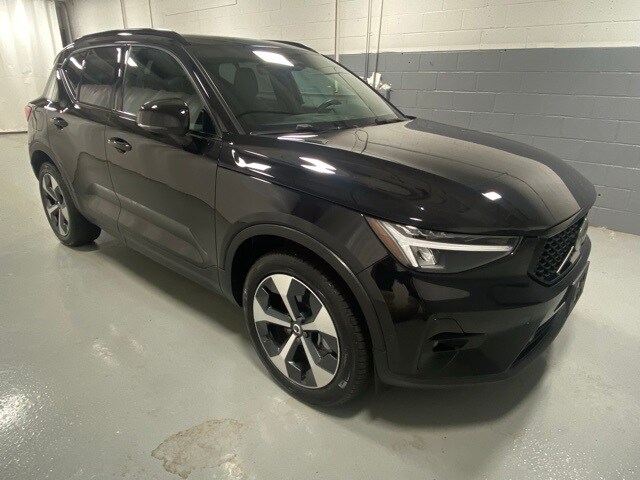 2025 Volvo XC40 Plus photo 3