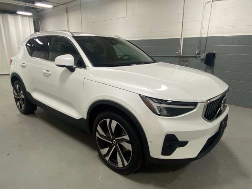 Certified 2023 Volvo XC40 B5 Plus Bright Theme SUV