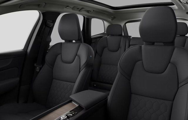 2026 Volvo XC60 Plus - Photo 10