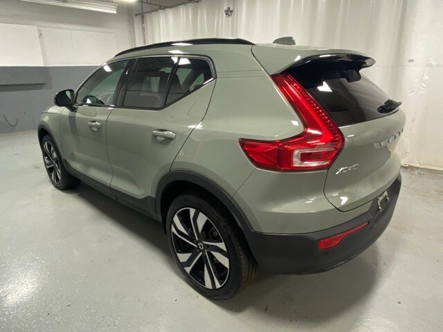 2024 Volvo XC40 Plus photo 2