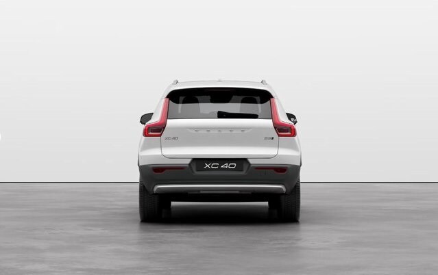 2025 Volvo XC40 Plus photo 3