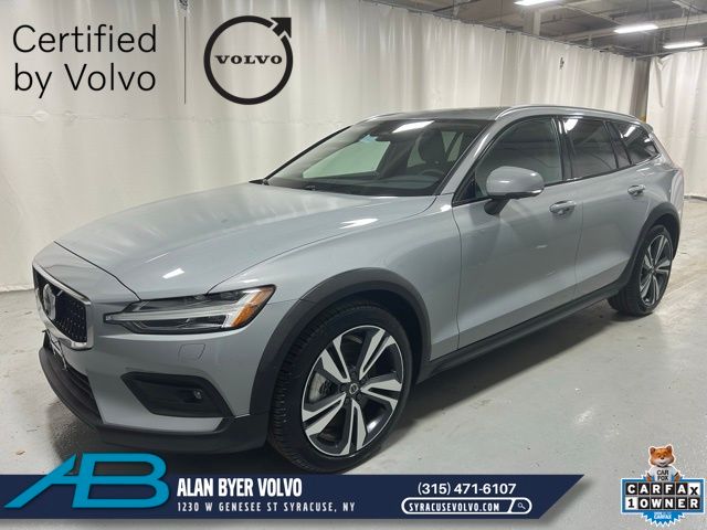 2025 Volvo V60 Cross Country B5 Plus AWD's photo
