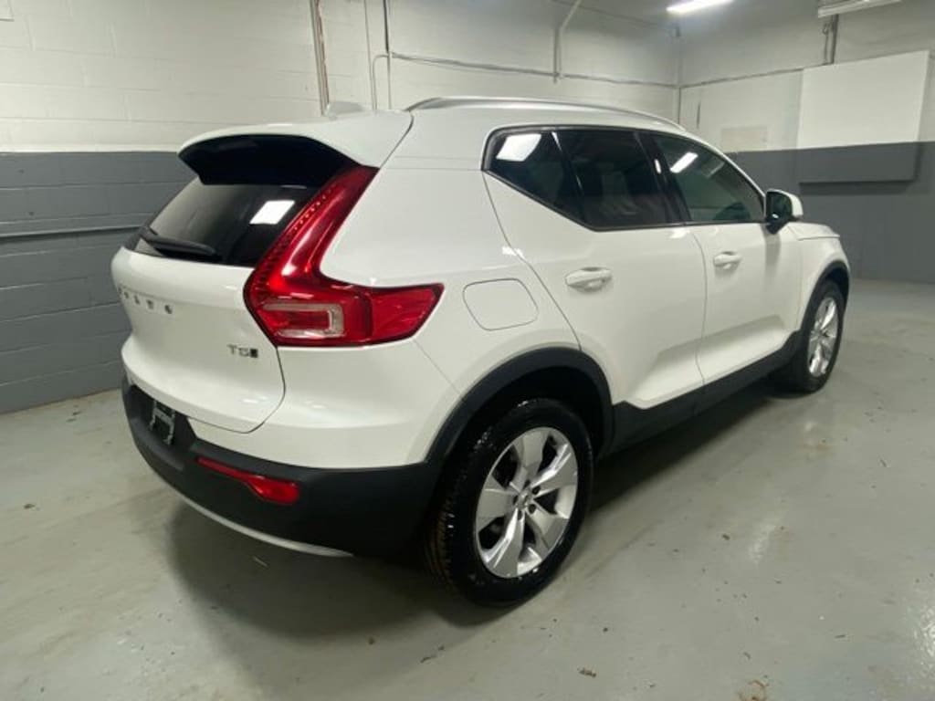 Used 2020 Volvo XC40 Momentum SUV