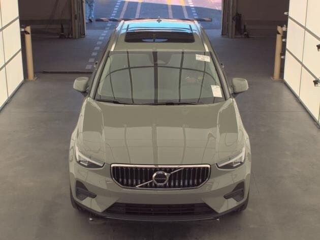 2025 Volvo XC40 Core photo 4