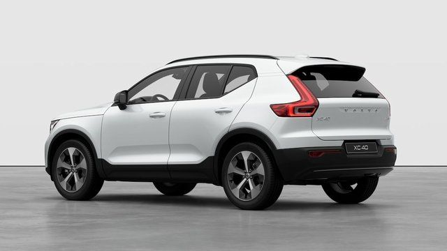 2026 Volvo XC40 Plus - Photo 3
