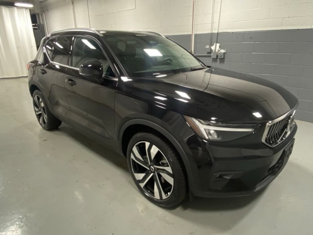 Certified 2025 Volvo XC40 B5 Plus Bright Theme SUV