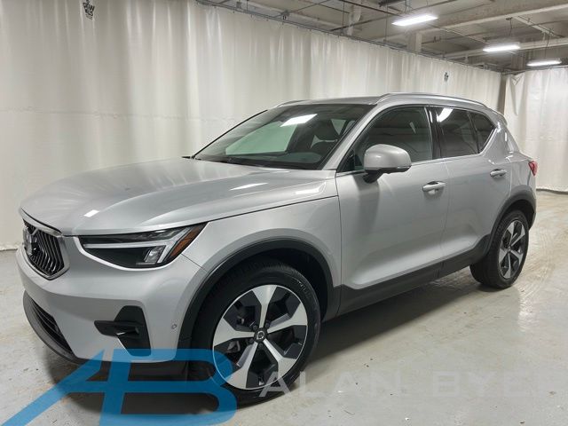 2025 Volvo XC40 B5 Plus Bright AWD's photo