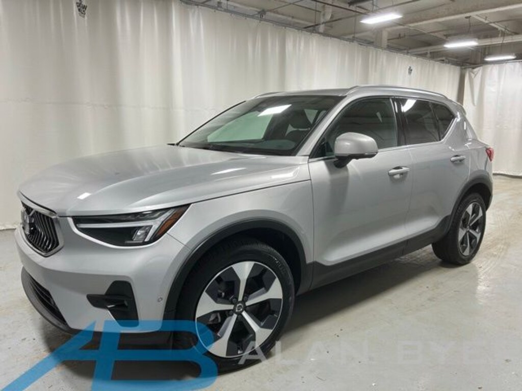 Used 2025 Volvo XC40 B5 Plus Bright Theme SUV