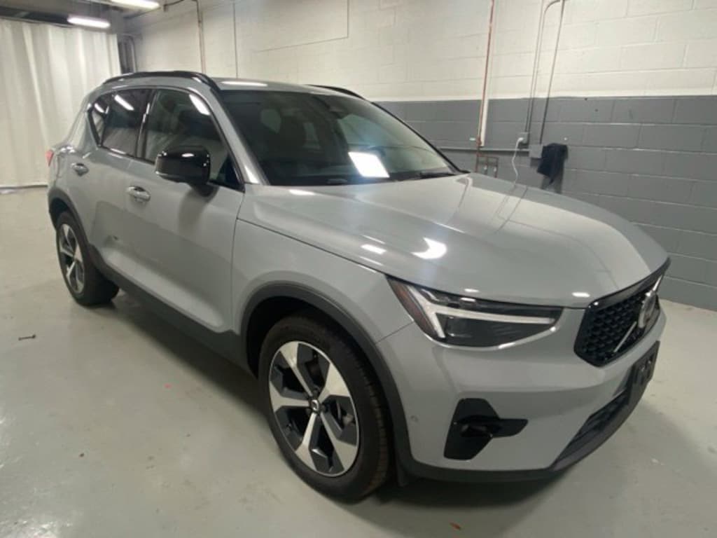 Used 2026 Volvo XC40 B5 Plus SUV