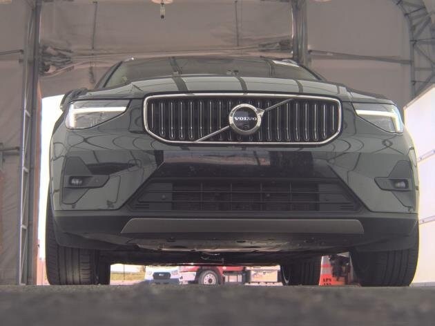 2025 Volvo XC40 Plus photo 4