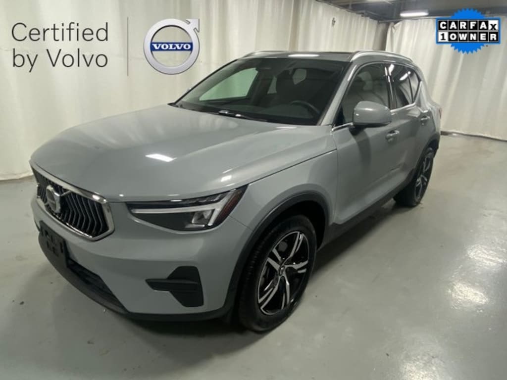 Certified 2025 Volvo XC40 B5 Core SUV