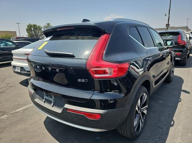 2025 Volvo XC40 Plus photo 3
