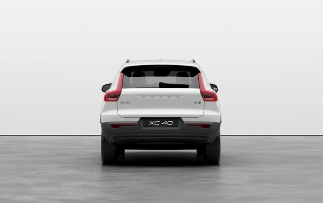 2025 Volvo XC40 Plus photo 2