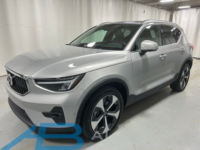 2025 Volvo XC40 B5 Plus Bright AWD's photo