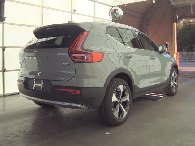 2025 Volvo XC40 Plus photo 3