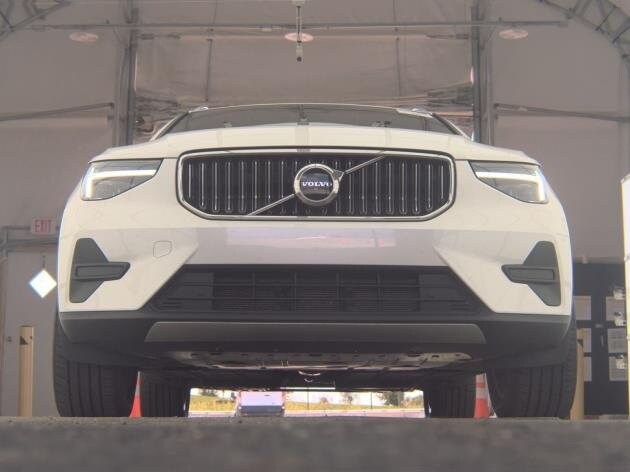 2025 Volvo XC40 Core photo 4