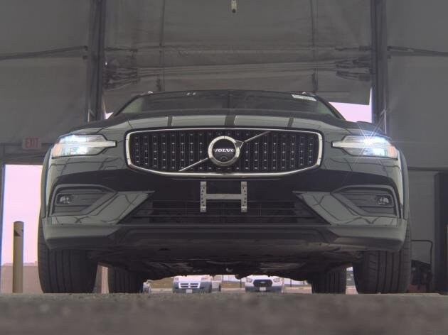 2025 Volvo V60 Cross Country B5 Plus photo 3