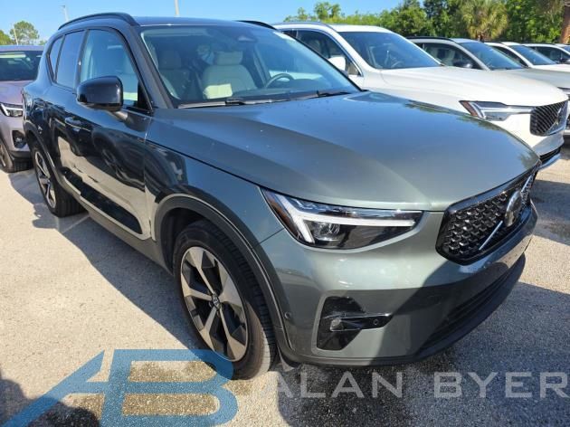 2026 Volvo XC40 B5 Plus Dark AWD's photo