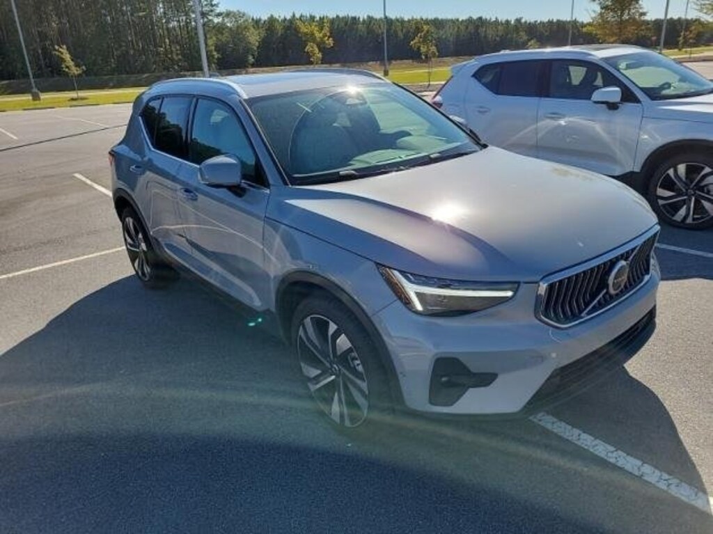 Used 2025 Volvo XC40 B5 Plus Bright Theme SUV