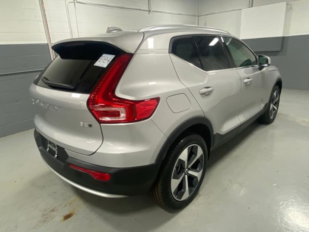 Certified 2025 Volvo XC40 B5 Plus Bright Theme SUV