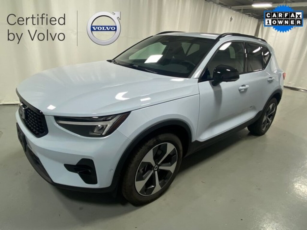 Certified 2025 Volvo XC40 B5 Plus Dark Theme SUV