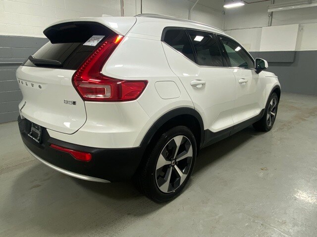 2025 Volvo XC40 Plus photo 3