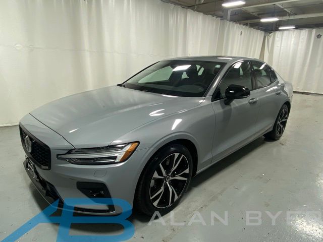 2025 Volvo S60 B5 Core Dark AWD's photo