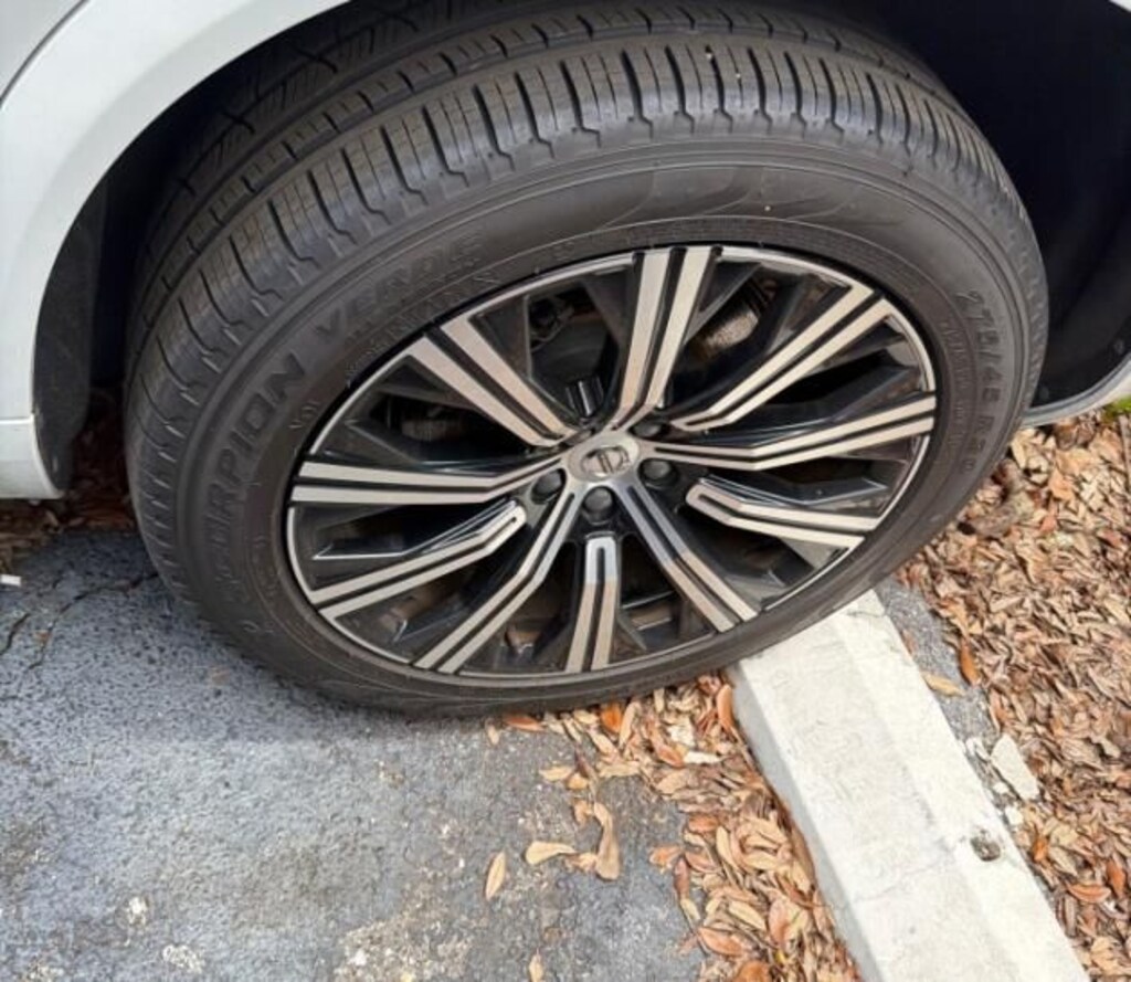 Used 2025 Volvo XC90 B5 Core SUV