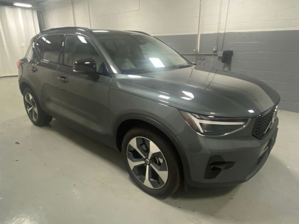 Used 2026 Volvo XC40 B5 Plus SUV