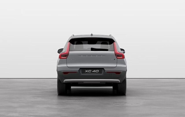 2025 Volvo XC40 Plus photo 3