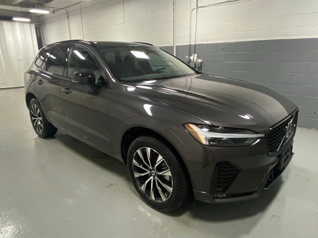 2025 Volvo XC60 B5 Plus photo 4