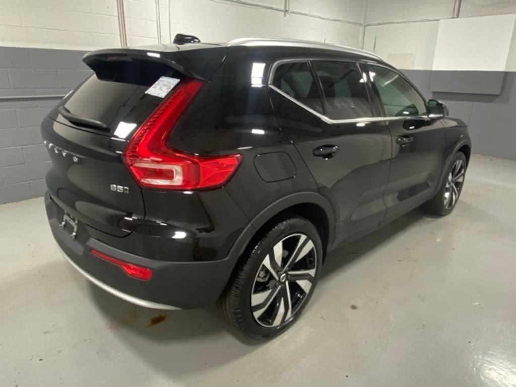 Certified 2025 Volvo XC40 B5 Plus Bright Theme SUV