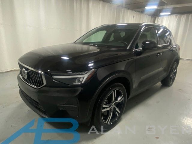 2025 Volvo XC40 B5 Core Bright AWD's photo