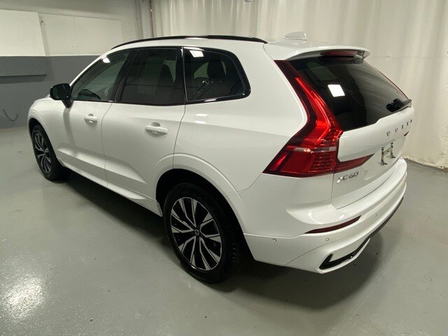 2024 Volvo XC60 B5 Plus photo 2