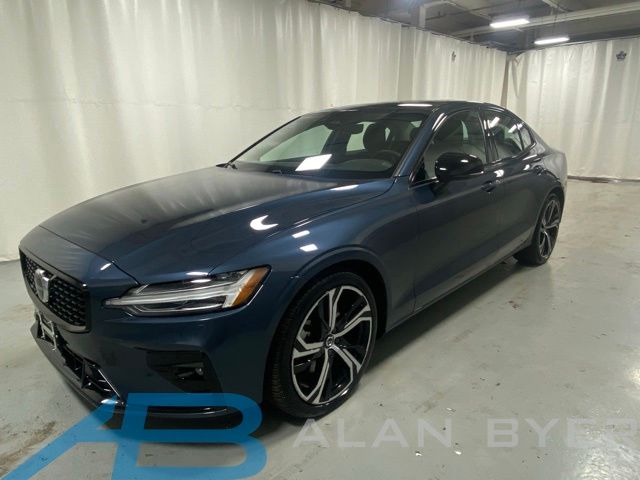 2025 Volvo S60 B5 Core Dark AWD's photo