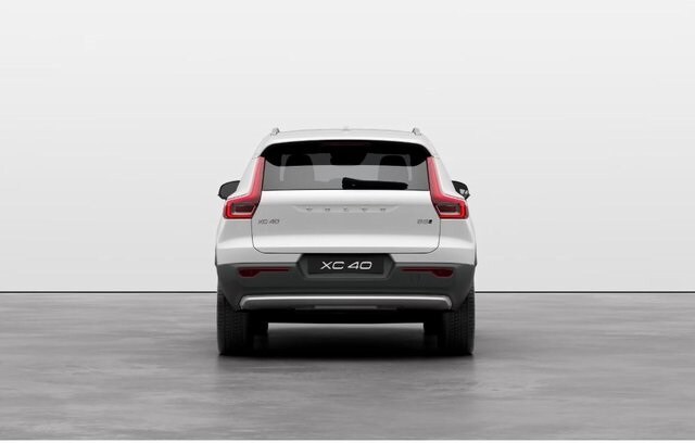 2025 Volvo XC40 Plus photo 3
